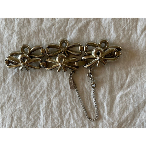 Monet Silver Tone Bow Tie Chain Link Bracelet Bows Ribbons 7” Vintage - Picture 6 of 7